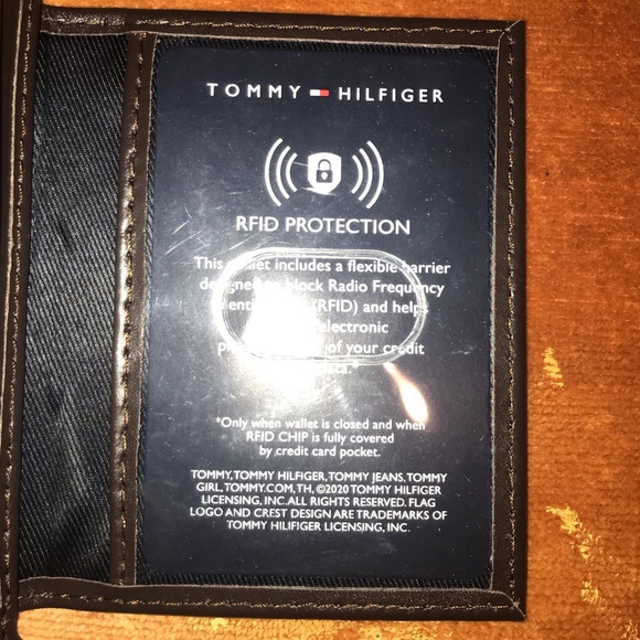 New Brown Tommy Hilfiger Wallet - Picture 7 of 9